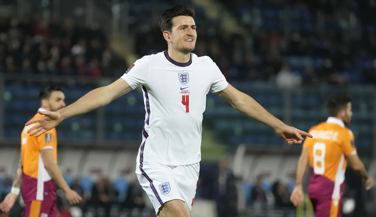 The Three Lions langsung mencetak enam gol pada babak pertama. Harry Kane mengemas empat gol, sementara dua gol lainnya disumbangkan Harry Maguire dan gol bunuh diri Fillippo Fabbri. (AP/Antonio Calanni)