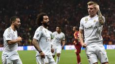 Gelandang Real Madrid, Toni Kroos, merayakan gol yang dicetaknya ke gawang Galatasaray pada laga Liga Champions di Stadion Ali Sami Yen Spor, Istanbul, Selasa (22/10). Galatasaray kalah 0-1 dari Madrid. (AFP/Ozan Kose)