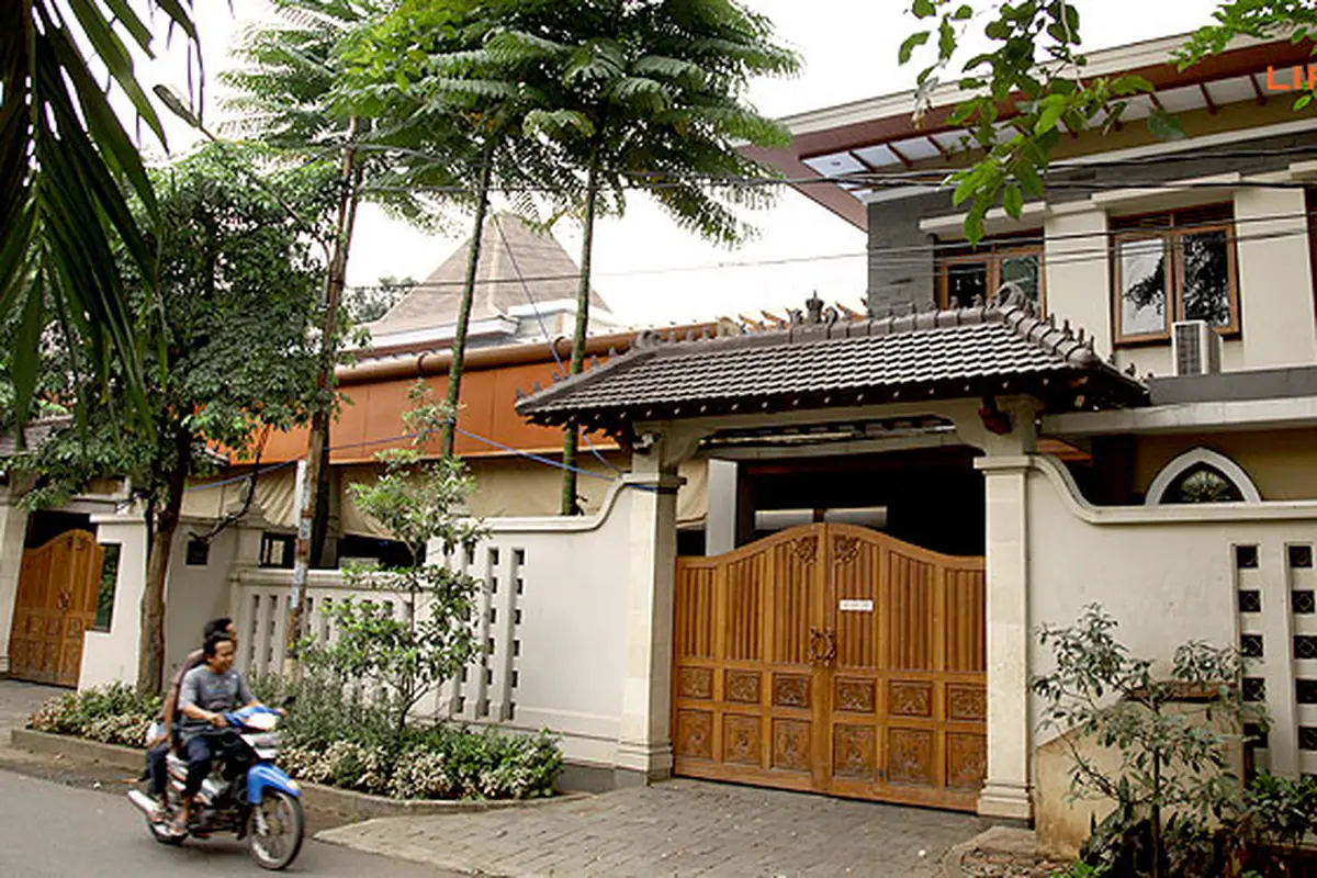 rumah-anas130403c.jpg