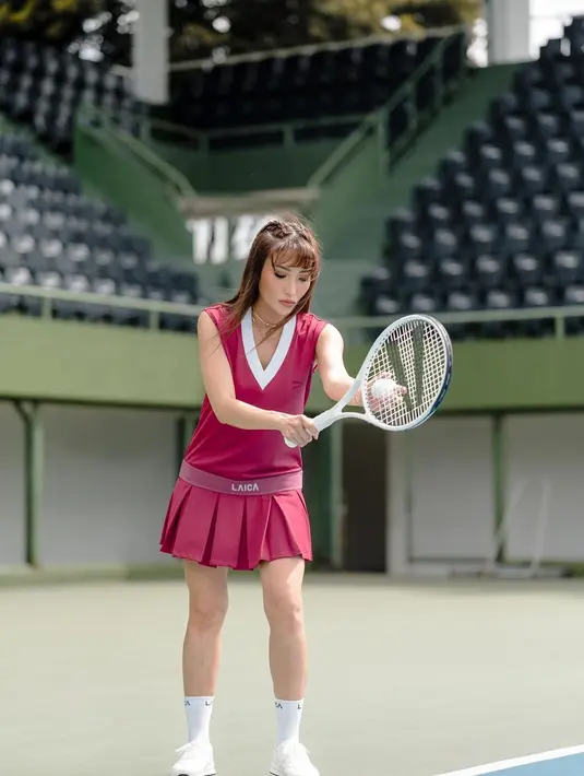 Jelas bukan tanpa alasan Ayu Dewi memiliki body goals impian semua perempuan. Dirinya sering berolahraga dan menjadikannya rutinitas menjalani gaya hidup sehat, seperti terlihat di foto ini. [Foto: Instagram/mrsayudewi]