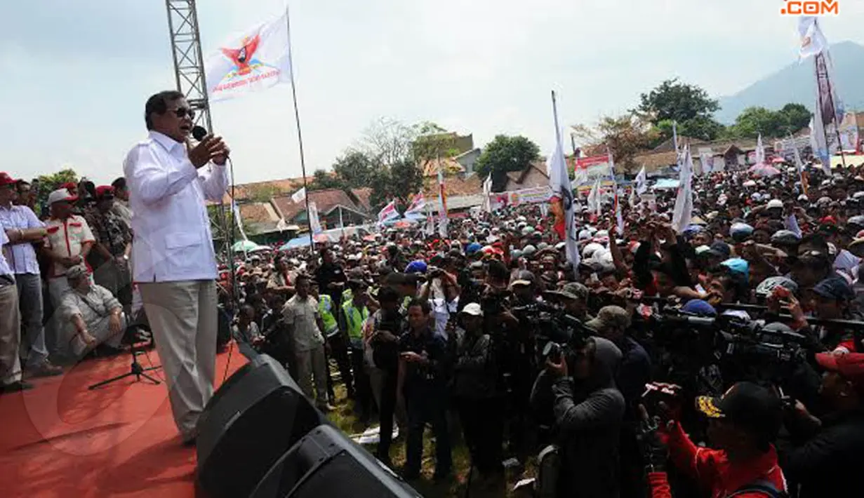 Di hadapan ribuan simpatisan Partai Gerindra, Prabowo menyampaikan orasinya termasuk mengingatkan para simpatisan untuk tidak Golput (Liputan6.com/Helmi Fithriansyah)