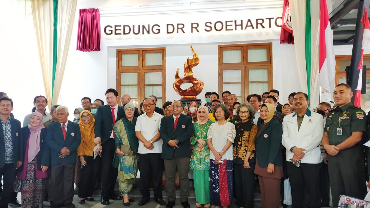 Ikatan Dokter Indonesia (IDI) meresmikan nama gedung yang terletak di Menteng, Jakarta Pusat menjadi Gedung dr. R. Soeharto. Selasa (30/8/2022). Foto: Liputan6.com/Ade Nasihudin.