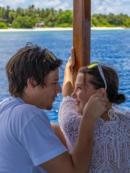 Hubungan asmara Millie Bobby Brown dan Jake Bongiovi sendiri mulai tercium oleh publik sejak 2021 lalu. Keduanya bahkan beberapa kali terlihat bersama di jalanan kota New York hingga liburan bersama. (Liputan6.com/IG/@jakebongiovi)