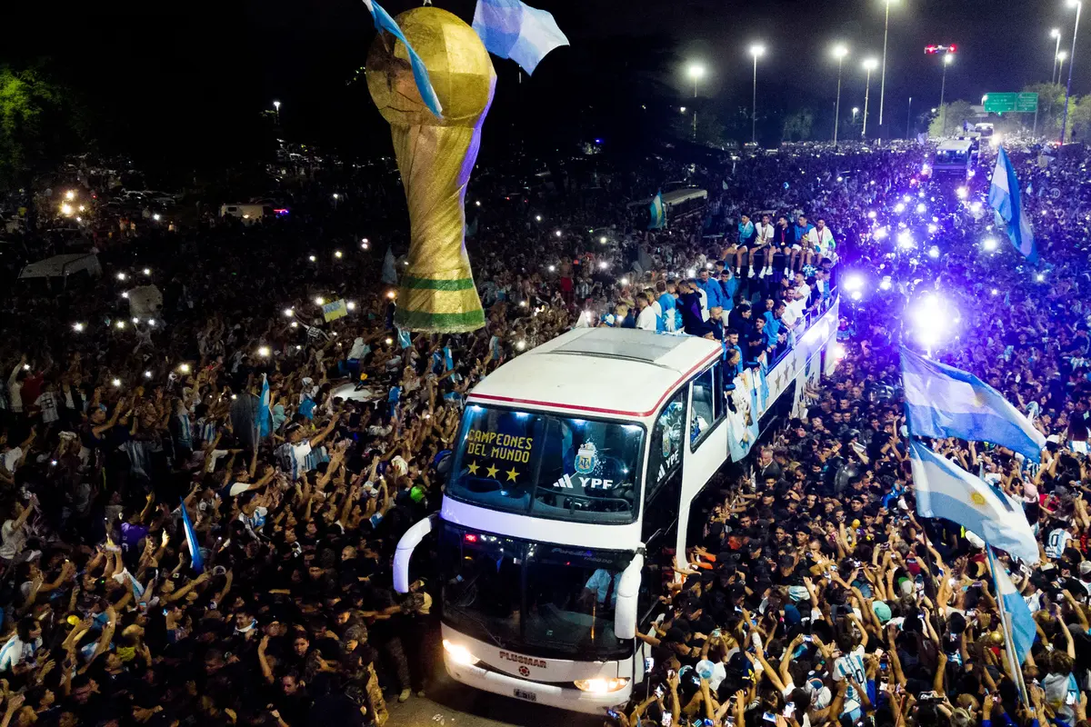 Foto: Melihat Lautan Manusia saat Timnas Argentina Gelar Parade Juara Piala Dunia