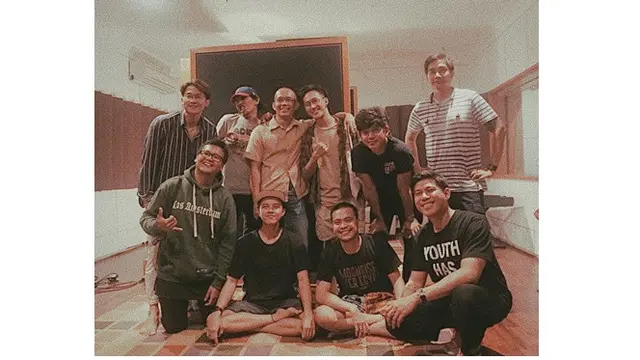 Grup musik ini memboyong Oom Leo untuk ikut bergabung di comebacknya kali ini.