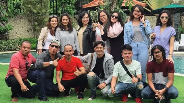 6 Momen Kebersamaan Caesar Hito dan Calon Ibu Mertua, Kompak Banget