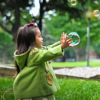 Ilustrasi anak bermain, masa kecil. (Photo by Leo Rivas on Unsplash)