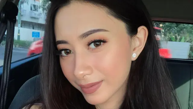 Anggia Tesalonika Kloer (https://www.facebook.com/photo.php?fbid=2833906543305688&set=pb.100000591115592.-2207520000..&type=3)