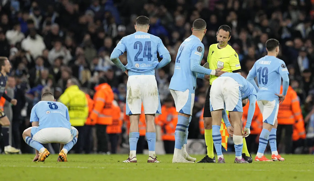Kevin De Bruyne dkk. masih memiliki berpeluang meraih gelar ganda domestik. (AP Photo/Dave Shopland)