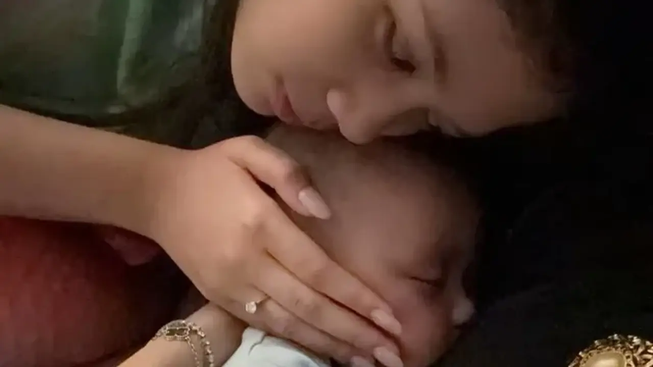4 Artis yang Adopsi Bayi Perempuan, Terbaru Mulan Jameela