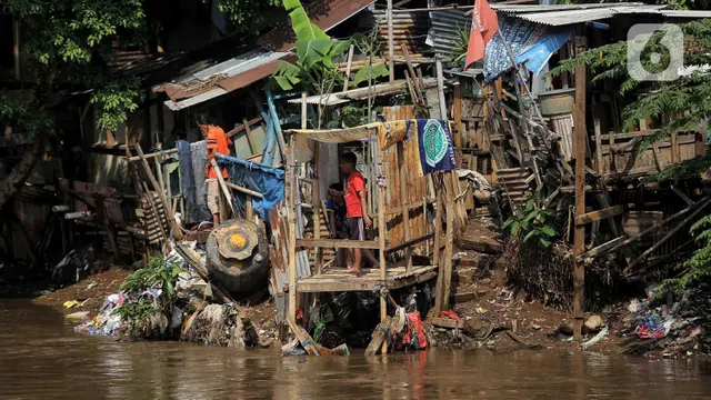 Kehidupan Warga Bantaran di Tengah Rencana Proyek Normalisasi Sungai Ciliwunga