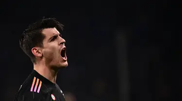 Penyerang Juventus Alvaro Morata berselebrasi setelah mencetak gol sundulan ke gawang Sampdoria pada pekan ke-29 Liga Italia di Stadion Luigi Ferraris di Stadion Luigi Ferraris, Minggu (13/3/2022) dini hari WIB. Dua gol Alvaro Morata membantu Juventus menekuk Sampdoria 3-1. (Marco BERTORELLO/AFP)