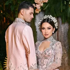 Jennifer Coppen dalam Kebaya Pink Glamor setelah akad nikah. [@jennifercoppenreal20]