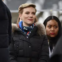 Mengulas perjalanan cinta Scarlett dan Romain, di tahun 2012 keduanya mulai menjalin cinta dan akhirnya memutuskan bertunangan satu tahun setelah itu. Pernikahan diam-diam pun diadakan usai Scarlett melahirkan anak mereka. (AFP/Bintang.com)