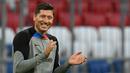 Robert Lewandowski sendiri telah mengawali hasil yang baik di awal musim debutnya bersama Barcelona. Ia total telah mencetak 9 gol dan 2 assist dalam 6 laga di musim 2022/2023. Di matchday pertama fase grup Liga Champions 2022/2023 ia bahkan mampu mencetak hattrick dalam kemenangan 5-1 Barcelona atas Viktoria Plzen. (AFP/Christof Stache)