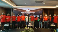 Asosiasi PSSI Provinsi (Asprov) Jawa Timur siap menggelar Liga 3 2021 mulai 3 November. Launching untuk kompetisi kasta ketiga tersebut di Double Tree, Surabaya, Sabtu (23/10/2021). (Bola.com/Aditya Wany)