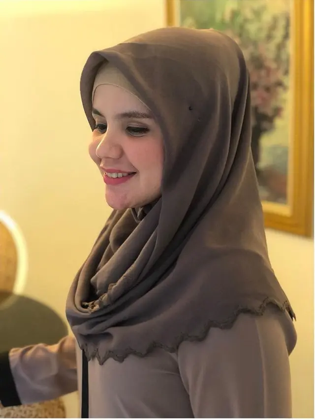 Bak Anak Muda, Ini 7 Pesona Istri Indra Bekti yang Jarang Tersorot