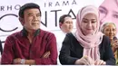 Rhoma Irama dan Ricca Rahim saat hadir dalam acara Konferensi pers sinetron Cinta dan Doa di kawasan Kebagusan, Jakarta Selatan, Kamis (1/3/2018). (Nurwahyunan/Bintang.com)