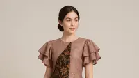 Model Batik Brokat Kombinasi Lengan Ruffle Modern/AI