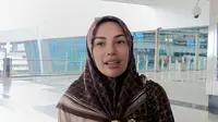 Nikita Mirzani bertolak ke Makkah untuk umrah. Ia enggan perjalanan ibadah ini disebut momen hijrah lalu berhijab. Nikita Mirzani ingin jadi diri sendiri.