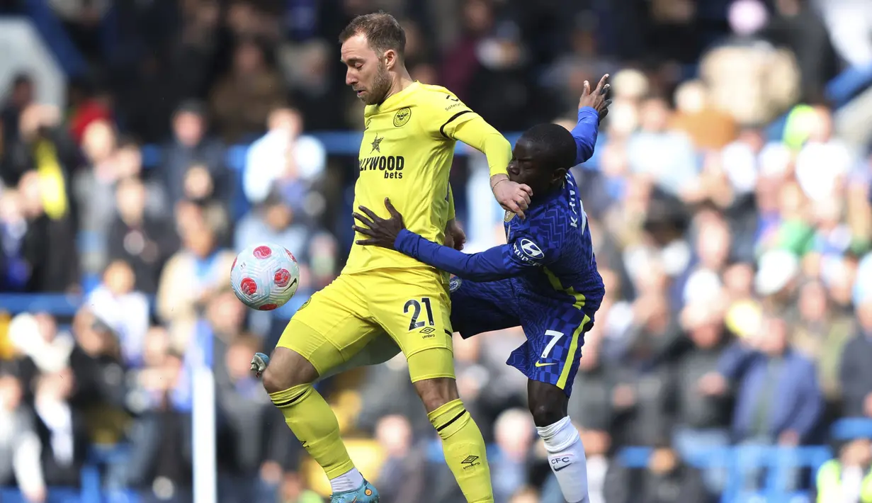Eriksen juga memiliki catatan yang bagus dalam urusan umpan di laga ini. Sang playmaker menyelesaikan total 84,8% umpannya di laga ini. Sehingga ia mengontrol penuh aliran bola The Bees. (AP/Ian Walton)