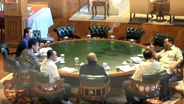 Presiden RI Prabowo Subianto menggelar pertemuan dengan sejumlah Menteri Kabinet Merah Putih. di Hambalang, Minggu, 15 Februari 2026. (Foto: istimewa)