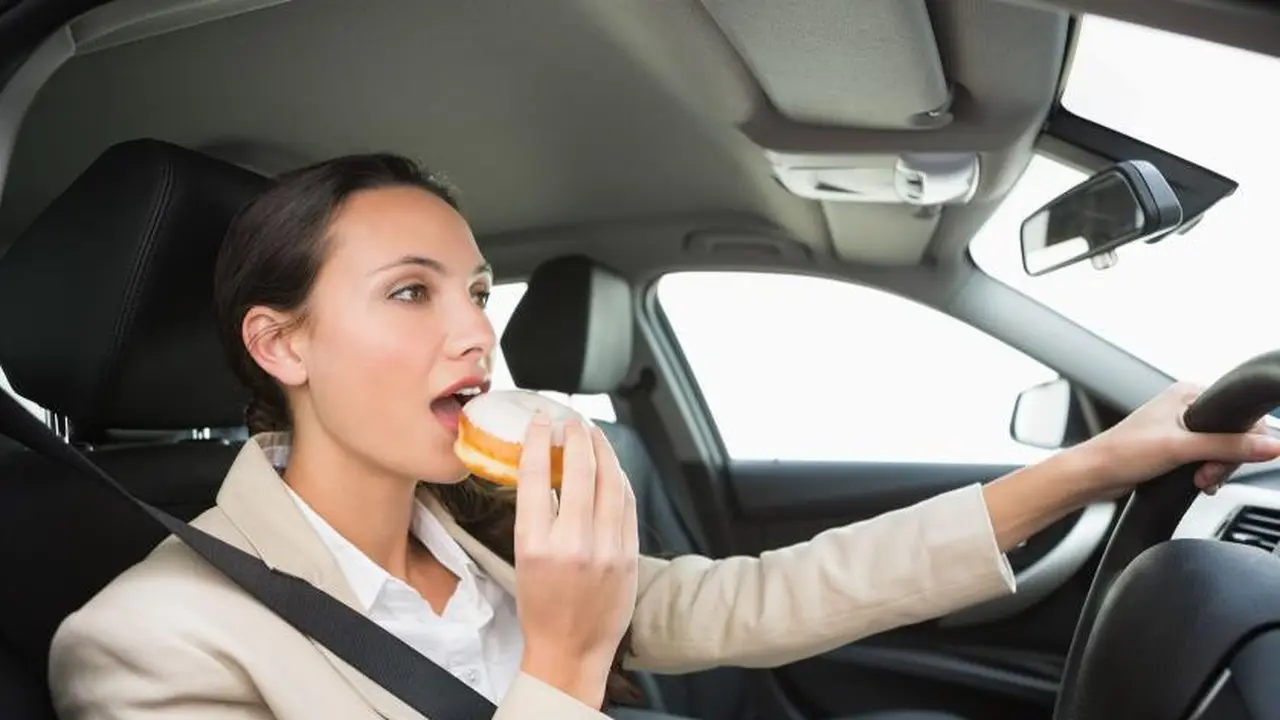 Makan di dalam mobil