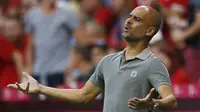 Pep Guardiola dalam laga persahabatan Bayern Muenchen melawan Manchester City, Kamis (21/7/2016) dinihari tadi.(Reuters / Michaela Rehle Livepic)