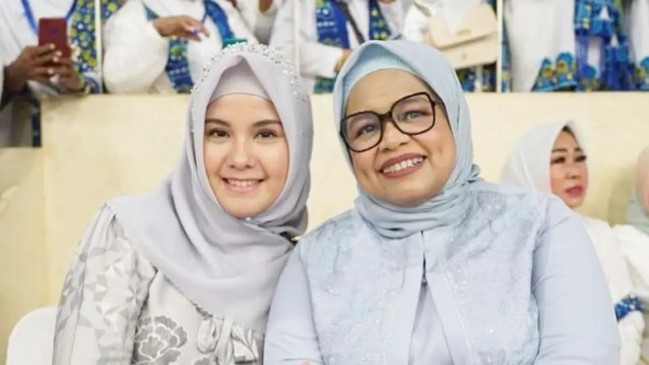 Annisa Pohan bersama ibu-ibu pengajian (Instagram/annisayudhoyono)