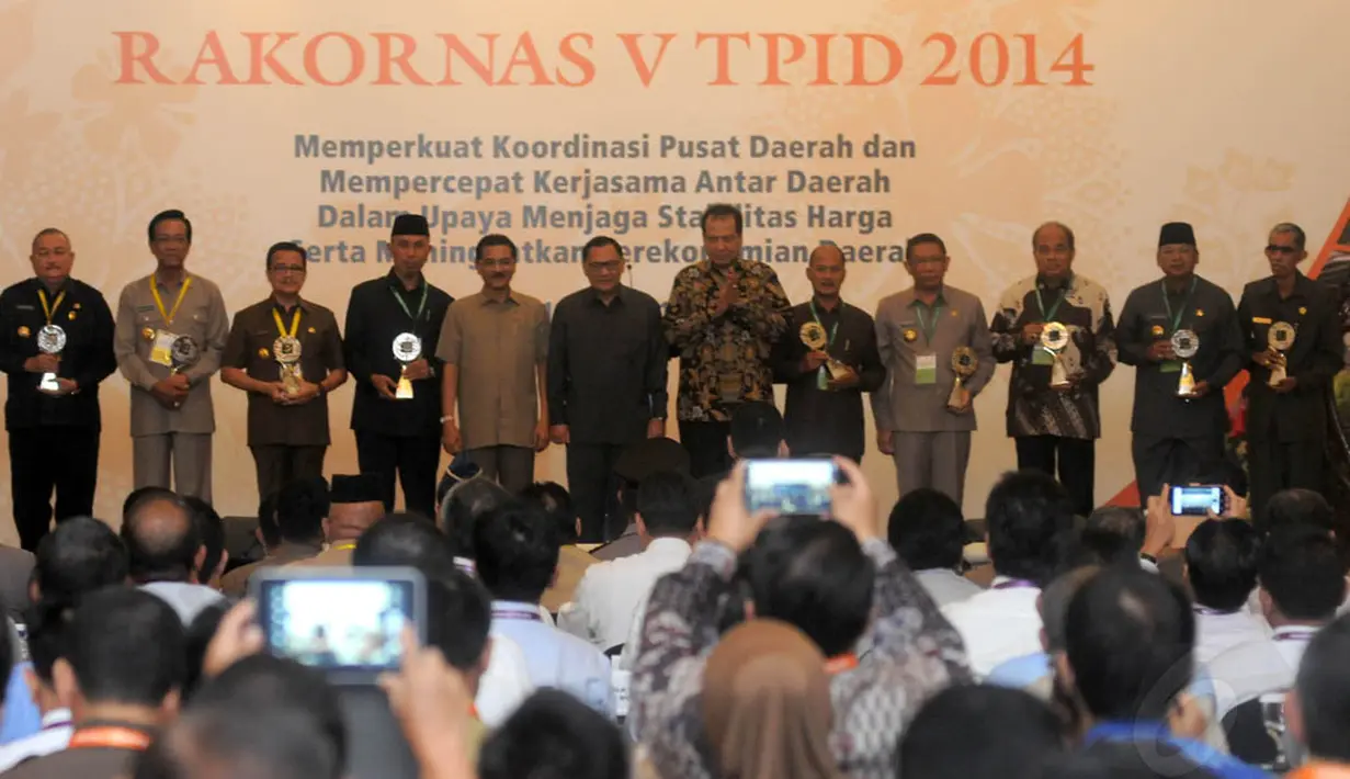 Rakornas ini membahas peningkatan kerjasama antar daerah di bidang ketahanan pangan melalui perencanaan program kerja dan penyediaan anggaran di daerah. Jakarta, (21/5/14) (Liputan6.com/Herman Zakharia)