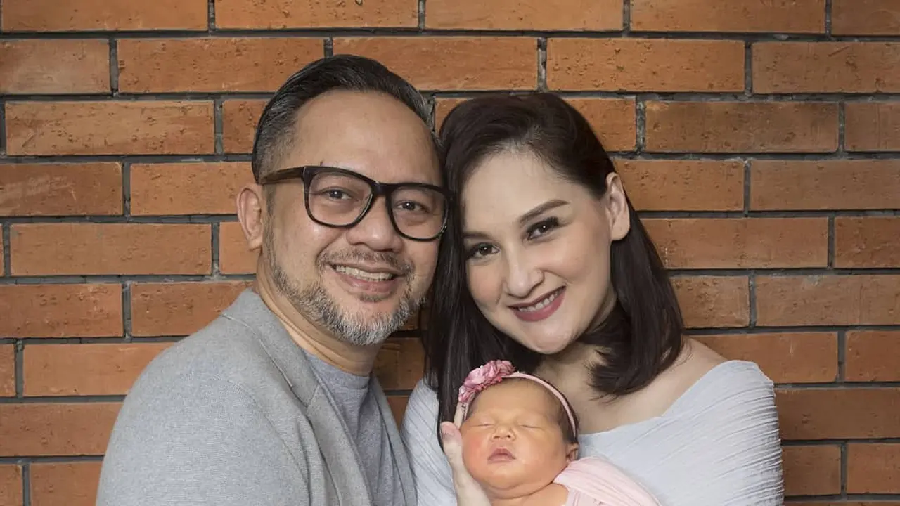Potret Newborn Keluarga Mona Ratuliu, hangat dan sederhana
