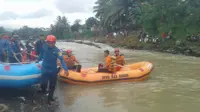 Nayla Ramadani Arifin, bocah perempuan yang terseret arus Sungai Cidurian ditemukan setelah hilang 3 hari, dalam keadaan tewas. (Liputan6.com/Achmad Sudarno)