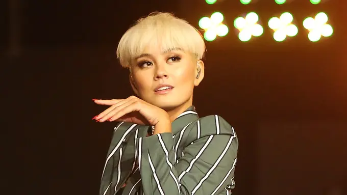 [Bintang] 8 Artis Indonesia yang Gemar Mewarnai Rambutnya