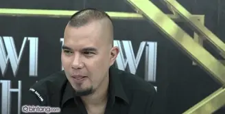 Ahmad Dhani baru saja mendatangi kediaman Deddy Corbuzier untuk ikutan curhat seperti istrinya, Mulan Jameela. Dipertanyakan apakah Maia akan ikut diwawancarai, Ahmad Dhani pun mengiyakan kemungkinan tersebut.