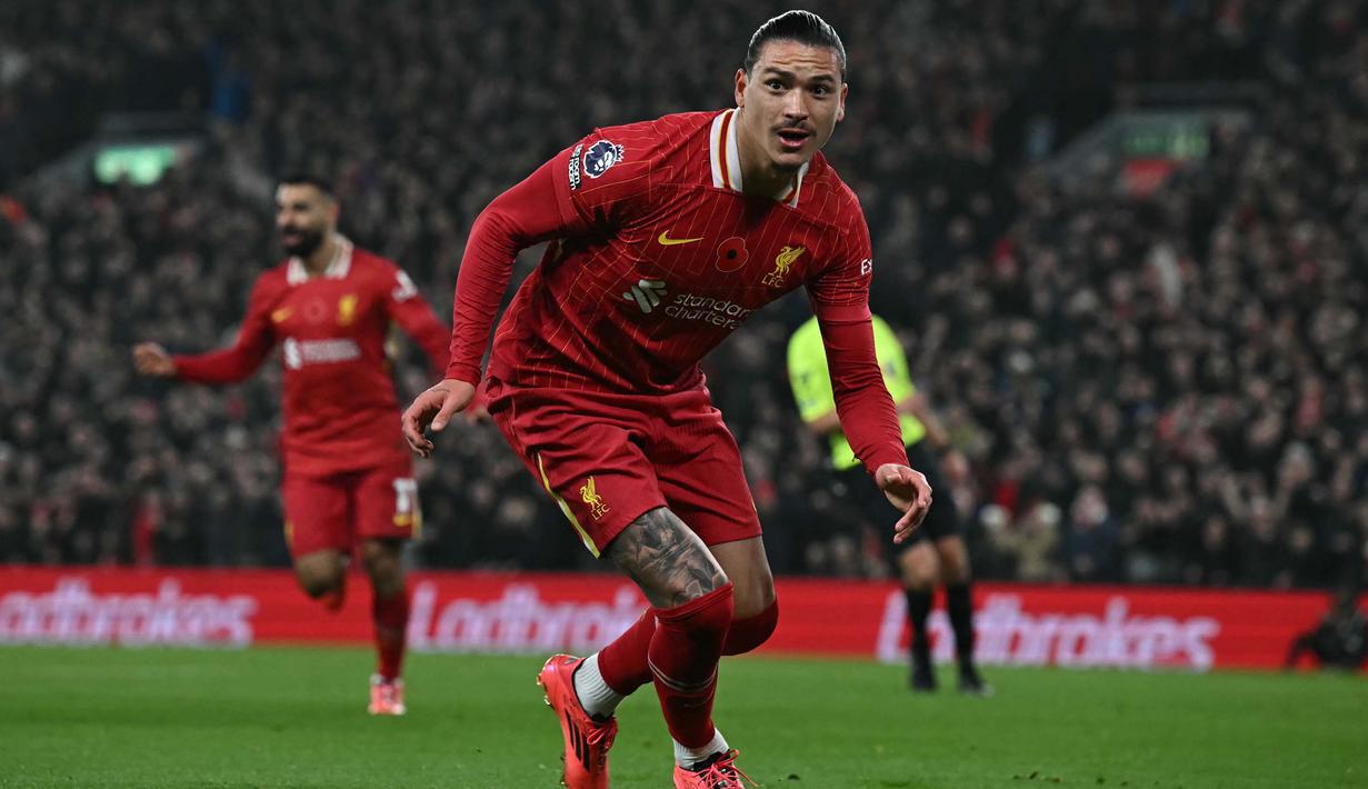 Pada menit ke-20, Darwin Nunez membuka keunggulan Liverpool atas Aston Villa. (Paul ELLIS/AFP)