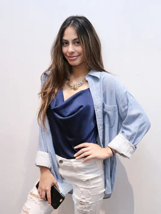 Putri sulung pasangan Jeremy Thomas dan Ina Indayanti ini sudah berusia 18 tahun, dan ia juga sudah tidak malu jika membicarakan soal cinta. Bahkan kedua orang tuanya juga sudah mengenal pacarnya saat ini. (Adrian Putra/Bintang.com)