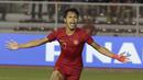Striker Timnas Indonesia U-22, Osvaldo Haay, merayakan gol yang dicetaknya ke gawang Myanmar U-22 di di Stadion Rizal Memorial, Manila, Sabtu (7/12). Indonesia menang 4-2 atas Myanmar. (Bola.com/M Iqbal Ichsan)