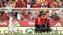 Para pemain Spanyol merayakan setelah mencetak gol ke gawang Republik Ceko pada pertandingan sepak bola UEFA Nations League di Stadion La Rosaleda, Malaga, Spanyol, 12 Juni 2022. Spanyol menang 2-0. (AP Photo/Jose Breton)