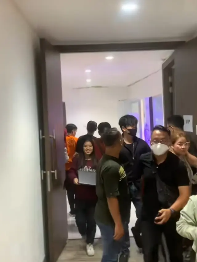 Kantor Baim Wong Runtuh
