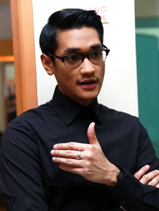 "Menurut saya 25 tahun bukan waktu yang sebentar untuk menjadi yang teratas. Menurut saya sesuatu yang luar biasa, saya melihatnya tetap ‘support’ musik Indonesia. Itu yang saya suka," ucap Afgan. (Wimbarsana/Bintang.com)