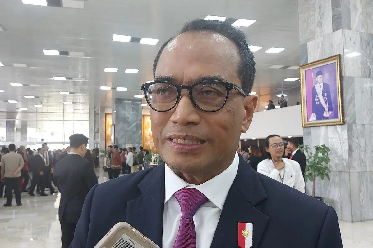 Menteri Perhubungan (Menhub) Budi Karya Sumadi di Kompleks Parlemen saat Sidang Tahunan MPR dan DPR 2024, di Jakarta, Jumat (16/8/2024). foto: Liputan6.com/Arief Rachman