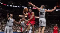 San Antonio Spurs mengukir rekor kemenangan terbanyak dalam satu musim sepanjang sejarah franchise klub saat mengalahkan Toronto Raptors.