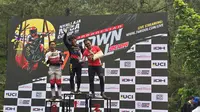 Rendy Varera Sanjaya dan Ayu Triya Andriana Kunci Gelar Juara Elite 76 Indonesian Downhill 2024