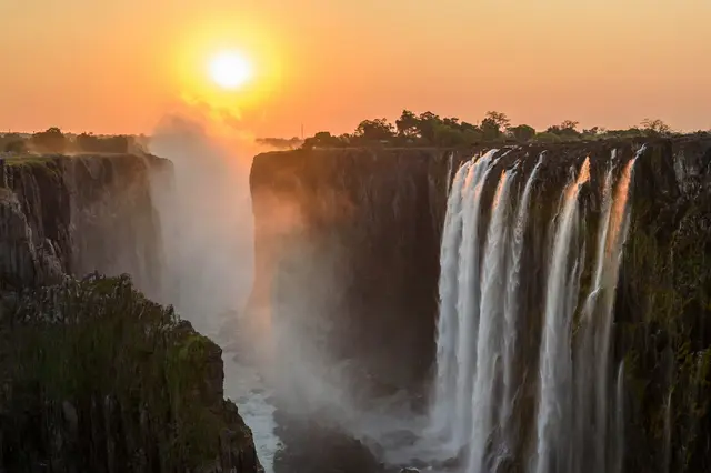 1. Victoria Falls, Zambia dan Zimbabwe