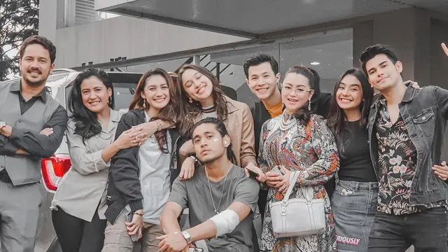 Gabung di Love Story The Series, Ini 6 Potret Fiolina Tejaay Bareng Para Pemain