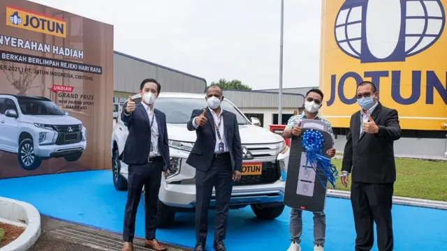 Penyerahan Hadiah Utama Mobil dari Promo Jotun Berkah 2021