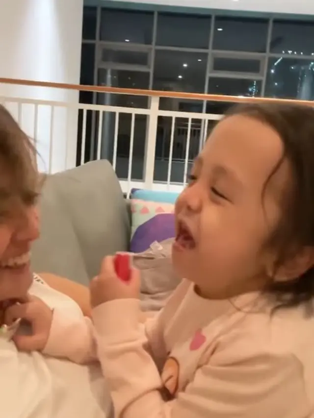 Joanna Laexandra dan anaknya (Instagram/joannaalexandra)