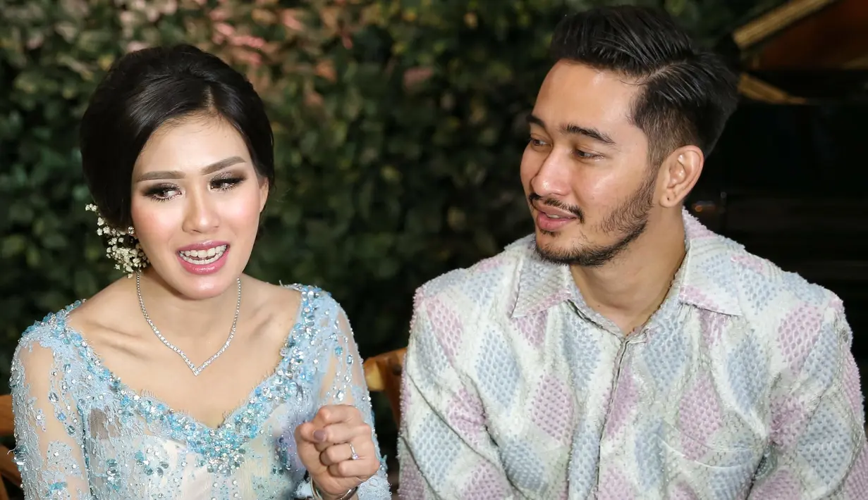 "Jadi pengen dipercepat haha. Pangling ya, cantik," kata Jeje Govinda di Green Andara Residence, Jakarta Selatan, Minggu (11/11/2017). (Adrian Putra/Bintang.com)