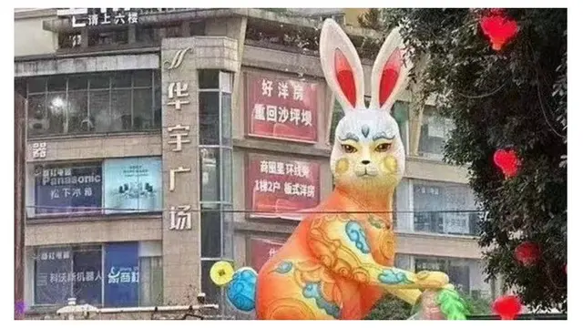 Dikritik Netizen, Lampion Imlek Kelinci Raksasa Diturunkan karena Berwajah Jelek