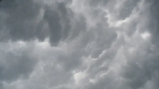 Awan tebal didahului cuaca cerah di langit Cingebul Kecamatan Lumbir, Banyumas. (Foto: Liputan6.com/Muhamad Ridlo)